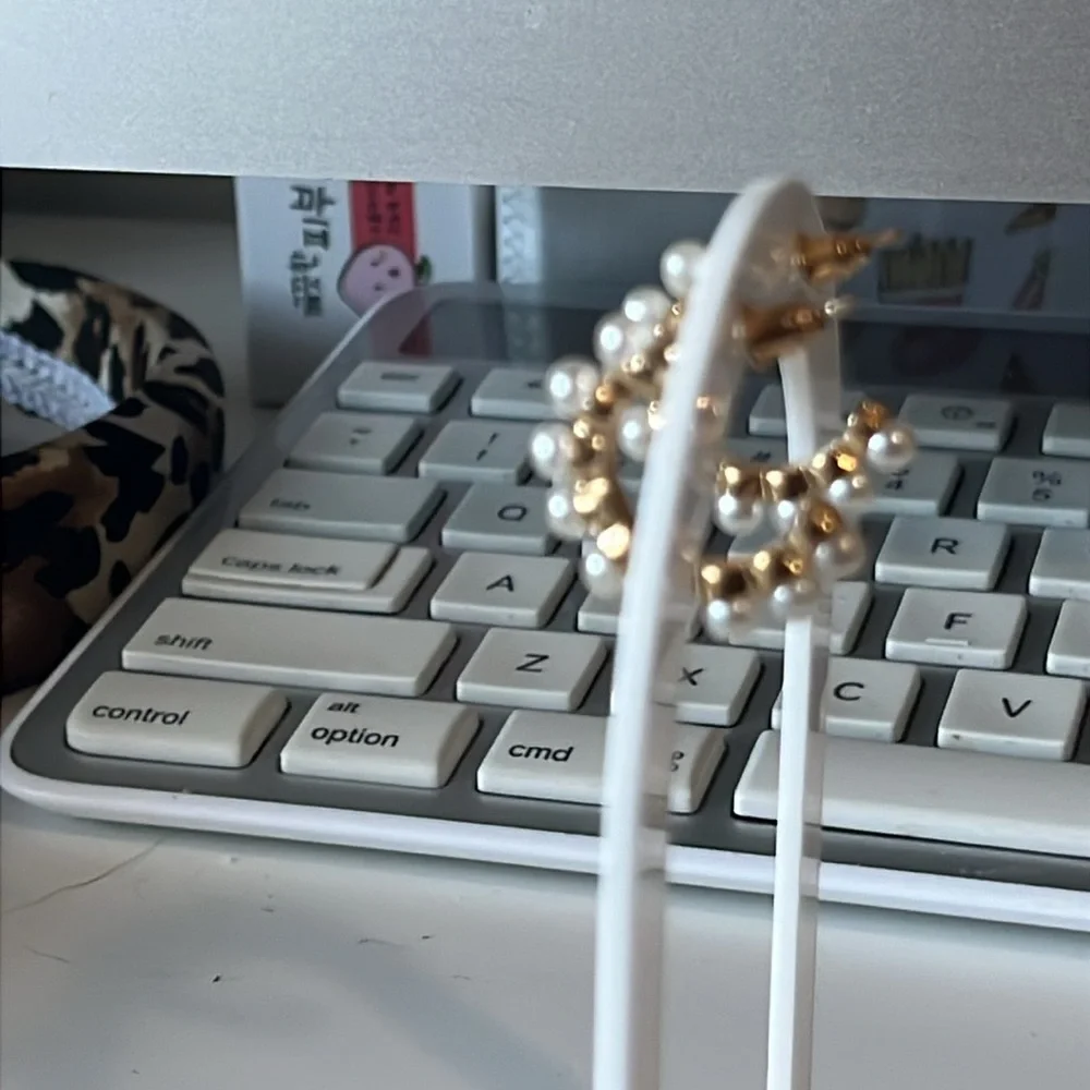 Faux Pearl Hoop Fashion Earrings - Picture 4 of 4